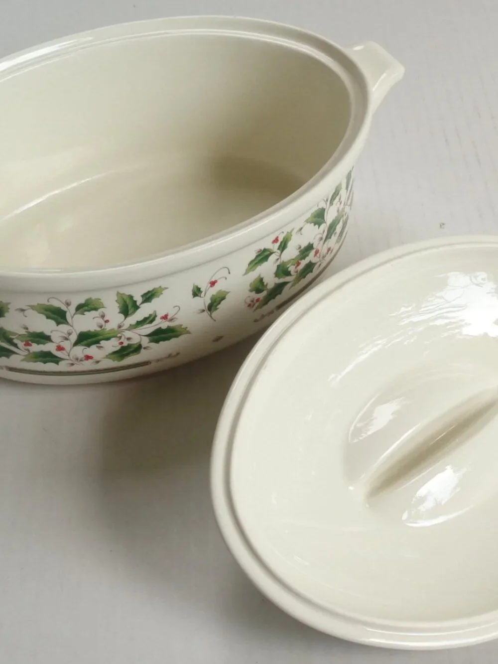 Vintage Holly Holiday Covered Casserole